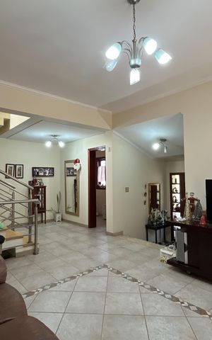 Casa à venda com 420m², 4 quartos e 5 vagasSala