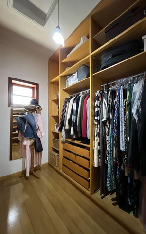 Casa à venda com 420m², 4 quartos e 5 vagasCloset