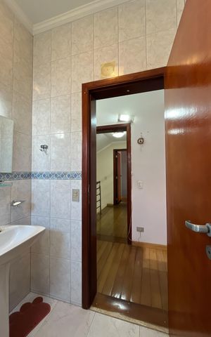 Casa à venda com 420m², 4 quartos e 5 vagasBanheiro Suíte 4