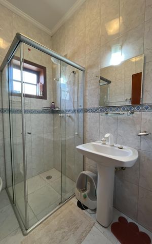 Casa à venda com 420m², 4 quartos e 5 vagasBanheiro Suíte 4