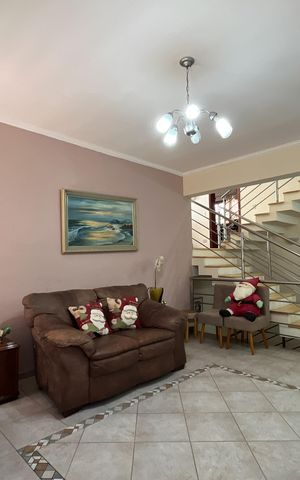 Casa à venda com 420m², 4 quartos e 5 vagasSala