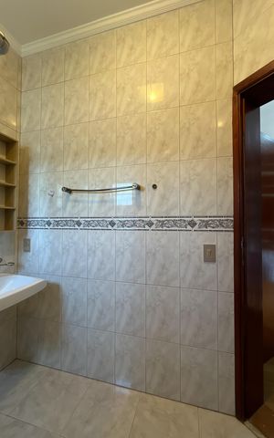 Casa à venda com 420m², 4 quartos e 5 vagasBanheiro Suíte 1