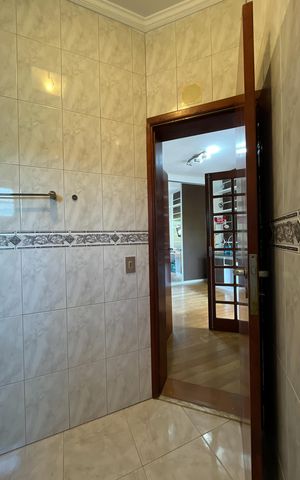 Casa à venda com 420m², 4 quartos e 5 vagasBanheiro Suíte 1
