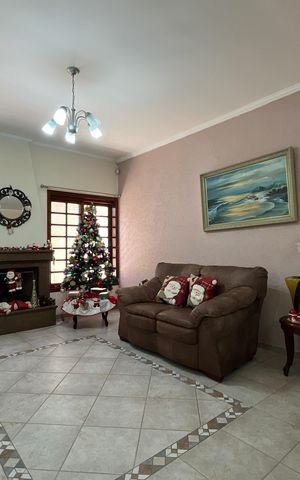 Casa à venda com 420m², 4 quartos e 5 vagasSala