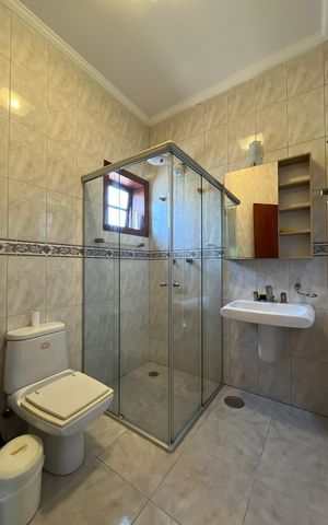 Casa à venda com 420m², 4 quartos e 5 vagasBanheiro Suíte 1