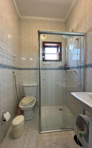 Casa à venda com 420m², 4 quartos e 5 vagasBanheiro Suíte 4