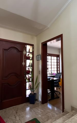 Casa à venda com 420m², 4 quartos e 5 vagasSala