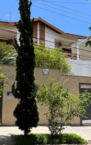 Casa à venda com 420m², 4 quartos e 5 vagasFachada