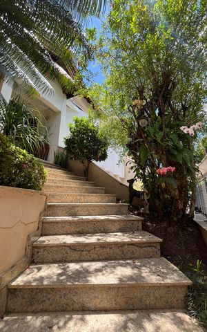 Casa à venda com 420m², 4 quartos e 5 vagasEntrada