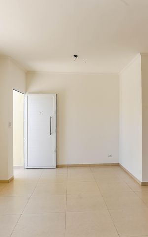 Casa à venda com 84m², 3 quartos e 2 vagas Casa à venda com 84m², 3 quartos e 2 vagasSala