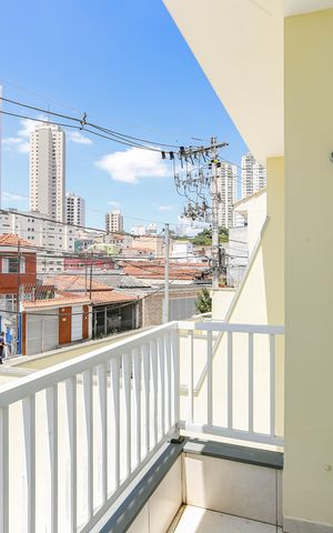 Casa à venda com 84m², 3 quartos e 2 vagas Casa à venda com 84m², 3 quartos e 2 vagasVaranda