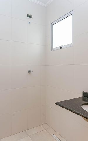 Casa à venda com 84m², 3 quartos e 2 vagas Casa à venda com 84m², 3 quartos e 2 vagasBanheiro Social