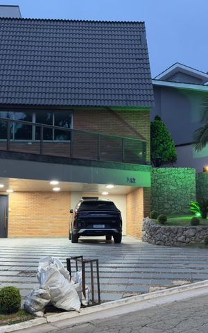 Casa de condomínio à venda com 470m², 6 quartos e 6 vagas