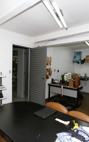 Casa à venda com 600m², 1 quarto e 3 vagasEscritório