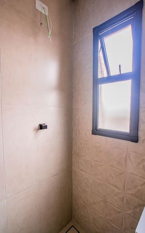 Casa à venda com 76m², 2 quartos e 3 vagas Casa à venda com 76m², 2 quartos e 3 vagasBanheiro