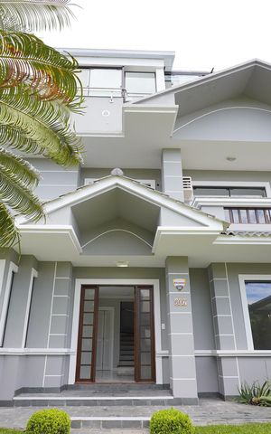 Casa para alugar com 300m², 3 quartos e 3 vagasFachada