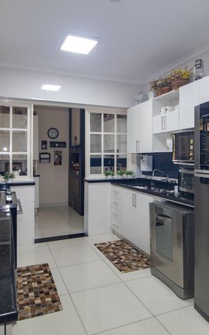 Casa à venda com 298m², 5 quartos e 2 vagas Casa à venda com 298m², 5 quartos e 2 vagasCozinha
