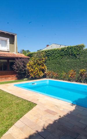 Casa à venda com 298m², 5 quartos e 2 vagas Casa à venda com 298m², 5 quartos e 2 vagasQuintal/Piscina