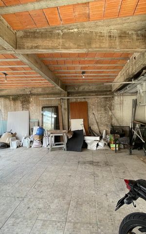 Casa à venda com 230m², 3 quartos e 3 vagas Casa à venda com 230m², 3 quartos e 3 vagasGaragem