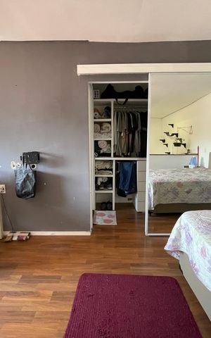Casa à venda com 230m², 3 quartos e 3 vagas Casa à venda com 230m², 3 quartos e 3 vagasQuarto 2