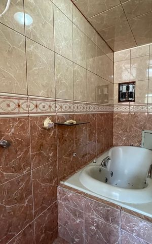 Casa à venda com 230m², 3 quartos e 3 vagas Casa à venda com 230m², 3 quartos e 3 vagasBanheiro 2