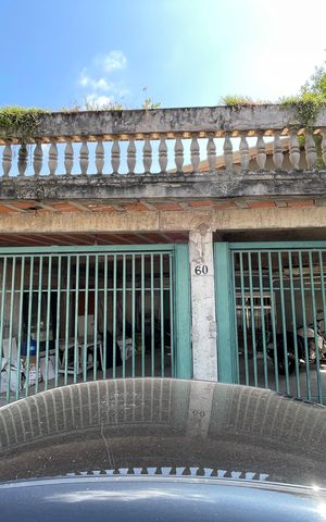Casa à venda com 230m², 3 quartos e 3 vagas Casa à venda com 230m², 3 quartos e 3 vagasFachada