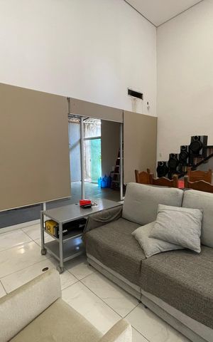 Casa à venda com 230m², 3 quartos e 3 vagas Casa à venda com 230m², 3 quartos e 3 vagasSala