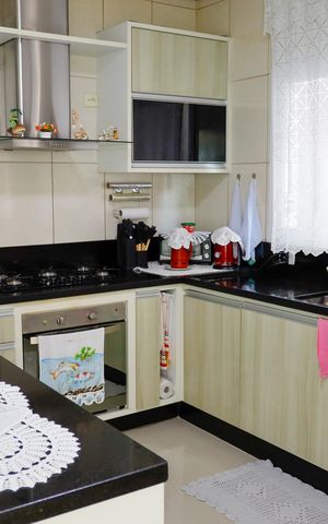 Casa à venda com 238m², 4 quartos e 5 vagas Casa à venda com 238m², 4 quartos e 5 vagascozinha