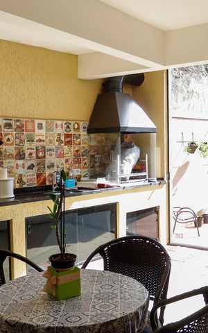 Casa à venda com 238m², 4 quartos e 5 vagas Casa à venda com 238m², 4 quartos e 5 vagasÁrea comum