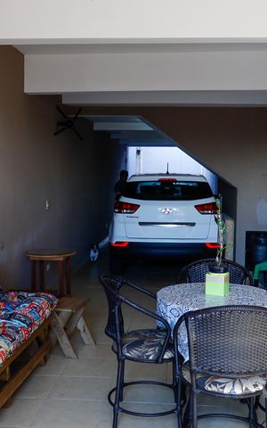 Casa à venda com 238m², 4 quartos e 5 vagas Casa à venda com 238m², 4 quartos e 5 vagasÁrea comum