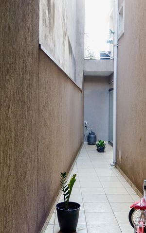 Casa à venda com 238m², 4 quartos e 5 vagas Casa à venda com 238m², 4 quartos e 5 vagasCorredor