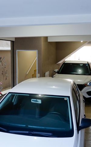 Casa à venda com 238m², 4 quartos e 5 vagas Casa à venda com 238m², 4 quartos e 5 vagasGaragem