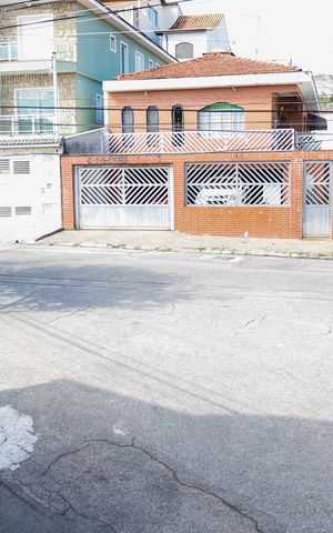 Casa à venda com 238m², 4 quartos e 5 vagas Casa à venda com 238m², 4 quartos e 5 vagasVista da Rua