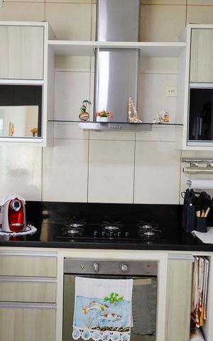 Casa à venda com 238m², 4 quartos e 5 vagas Casa à venda com 238m², 4 quartos e 5 vagascozinha