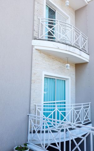 Casa à venda com 238m², 4 quartos e 5 vagas Casa à venda com 238m², 4 quartos e 5 vagasFachada