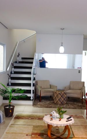 Casa à venda com 238m², 4 quartos e 5 vagas Casa à venda com 238m², 4 quartos e 5 vagassala