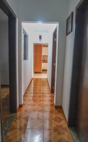 Casa à venda com 250m², 5 quartos e 4 vagas Casa à venda com 250m², 5 quartos e 4 vagasCasa 1 - corredor