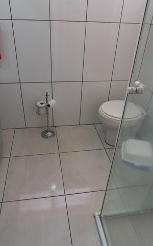 Casa à venda com 250m², 5 quartos e 4 vagas Casa à venda com 250m², 5 quartos e 4 vagasCasa 1 - banheiro