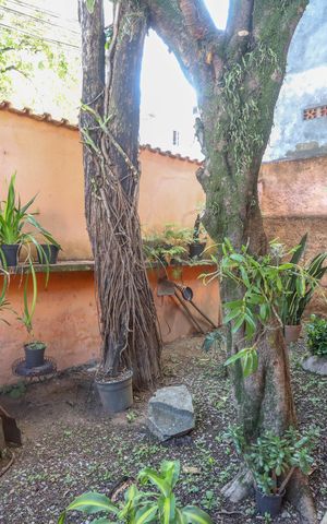Casa à venda com 250m², 5 quartos e 4 vagas Casa à venda com 250m², 5 quartos e 4 vagasJardim