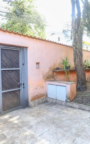 Casa à venda com 250m², 5 quartos e 4 vagas Casa à venda com 250m², 5 quartos e 4 vagasQuintal