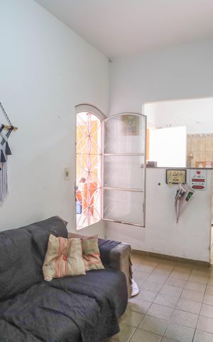 Casa à venda com 250m², 5 quartos e 4 vagas Casa à venda com 250m², 5 quartos e 4 vagasCasa 2 - sala