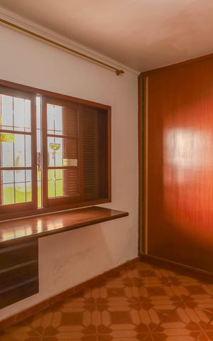 Casa à venda com 250m², 5 quartos e 4 vagas Casa à venda com 250m², 5 quartos e 4 vagasCasa 1 - quarto 3