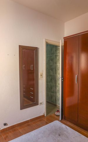 Casa à venda com 250m², 5 quartos e 4 vagas Casa à venda com 250m², 5 quartos e 4 vagasCasa 2 - quarto 2