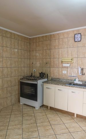Casa à venda com 250m², 5 quartos e 4 vagas Casa à venda com 250m², 5 quartos e 4 vagasCasa 1 - cozinha