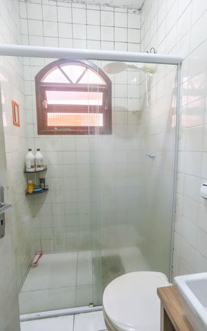 Casa à venda com 250m², 5 quartos e 4 vagas Casa à venda com 250m², 5 quartos e 4 vagasCasa 2 - banheiro