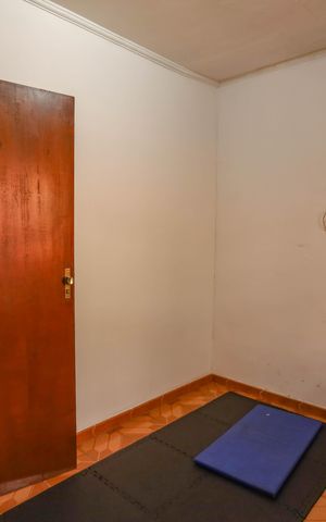 Casa à venda com 250m², 5 quartos e 4 vagas Casa à venda com 250m², 5 quartos e 4 vagasCasa 1 - quarto 3