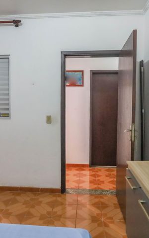 Casa à venda com 250m², 5 quartos e 4 vagas Casa à venda com 250m², 5 quartos e 4 vagasCasa 1 - quarto 2