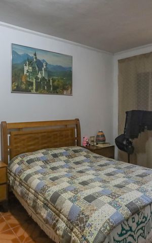 Casa à venda com 250m², 5 quartos e 4 vagas Casa à venda com 250m², 5 quartos e 4 vagasCasa 1 - quarto 1