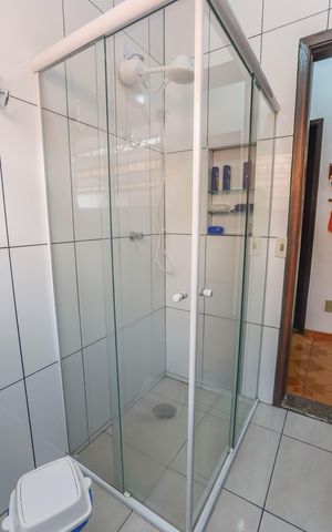 Casa à venda com 250m², 5 quartos e 4 vagas Casa à venda com 250m², 5 quartos e 4 vagasCasa 1 - banheiro