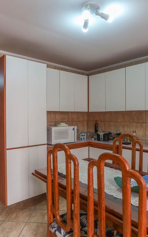 Casa à venda com 250m², 5 quartos e 4 vagas Casa à venda com 250m², 5 quartos e 4 vagasCasa 1 - copa